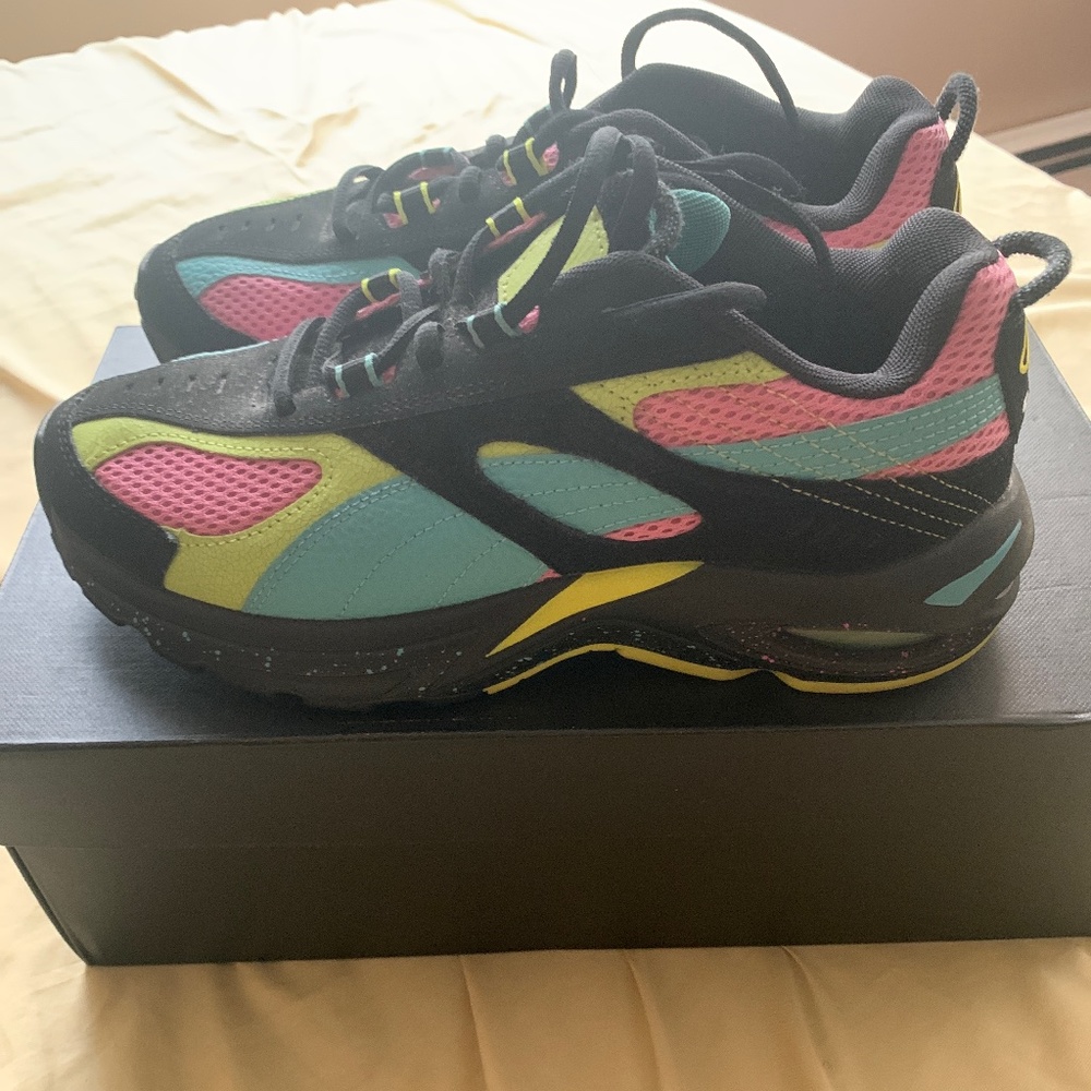 Girls 7c Puma Sneakers